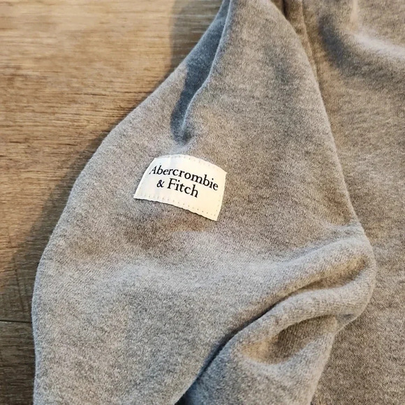 Abercrombie Hooded Sweatshirt. Size 15/16. - Picture 3 of 5